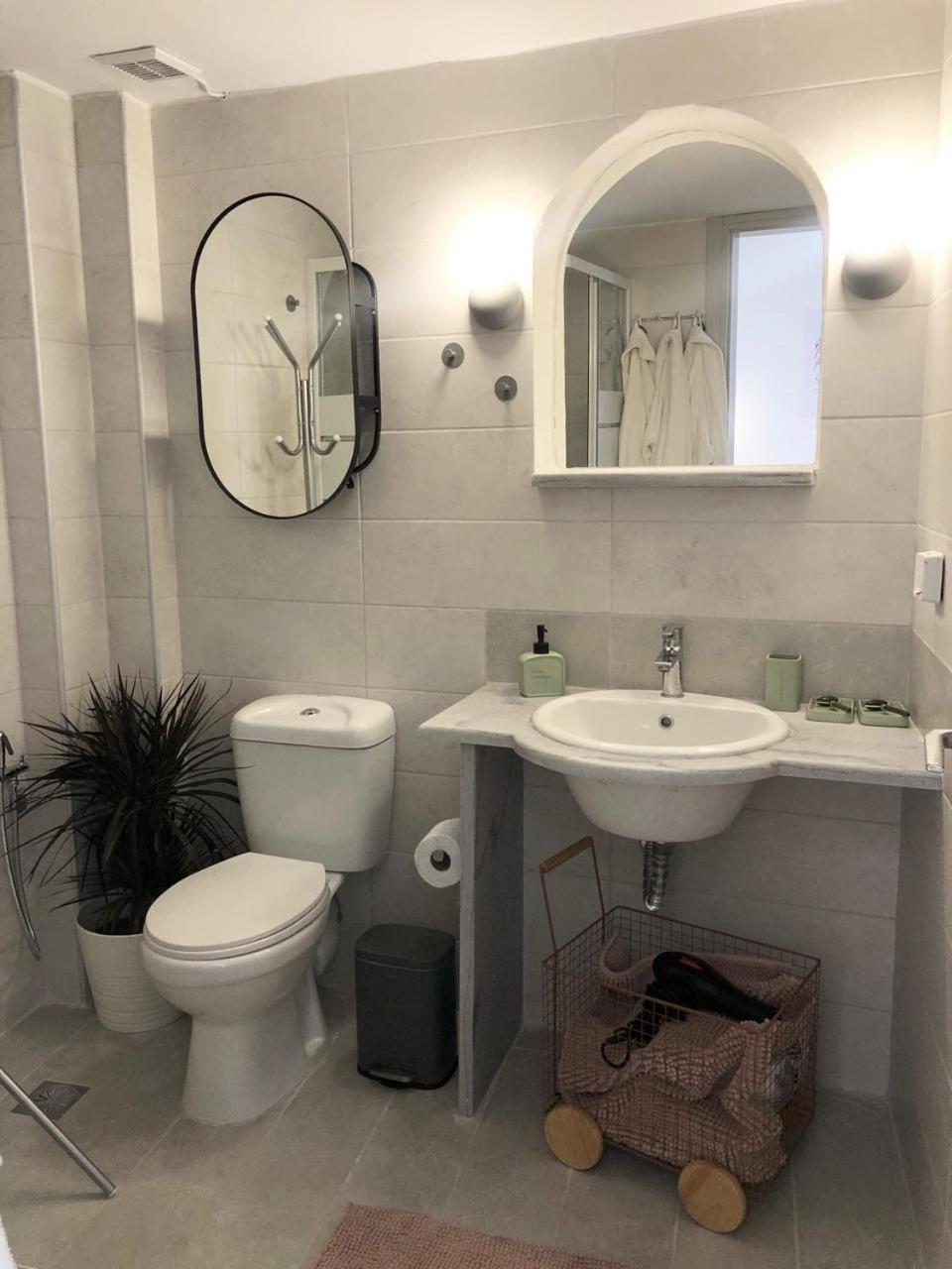 Holy Summer In Market Streets Apartment Naousa (Paros)